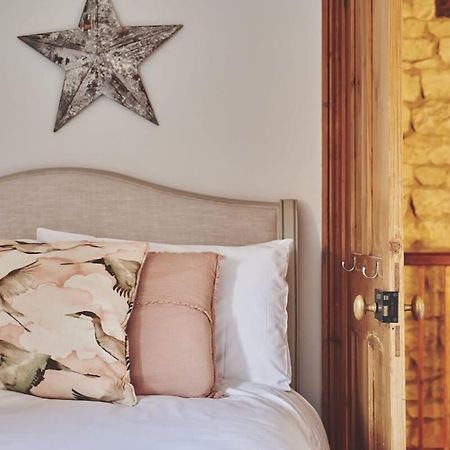Large Stylish Luxury Cotswold Cottage - Ideal For Families, W/ Ev Charging Andoversford Exteriör bild