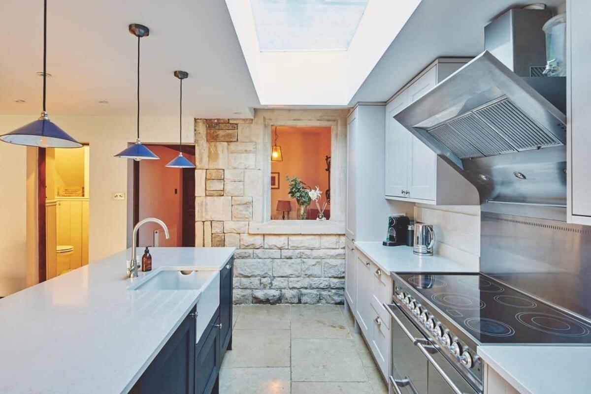 Large Stylish Luxury Cotswold Cottage - Ideal For Families, W/ Ev Charging Andoversford Exteriör bild