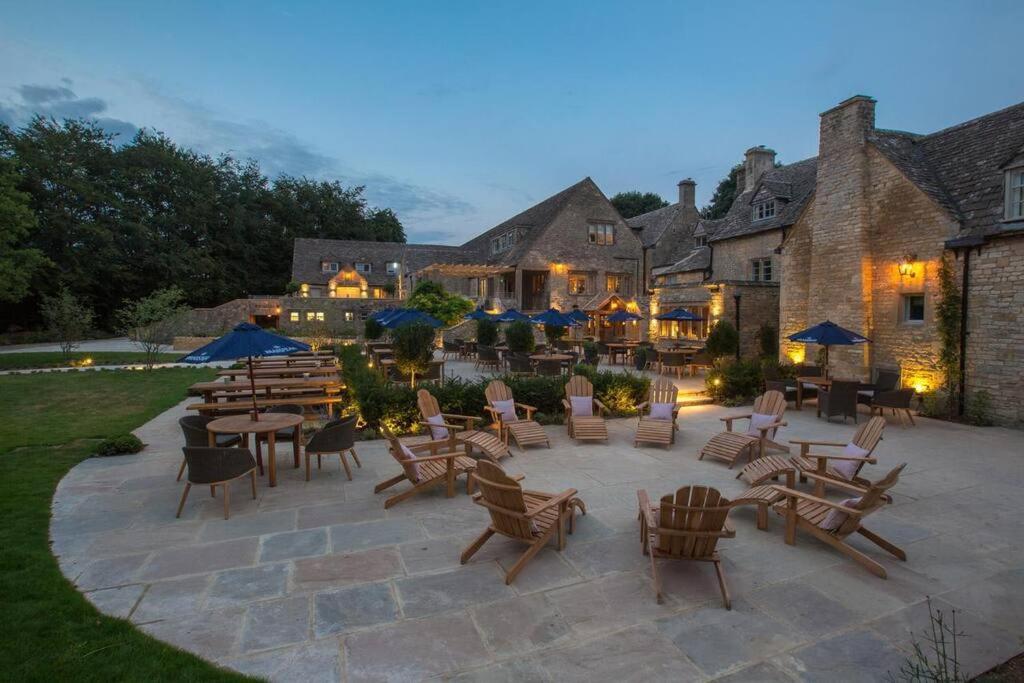 Large Stylish Luxury Cotswold Cottage - Ideal For Families, W/ Ev Charging Andoversford Exteriör bild