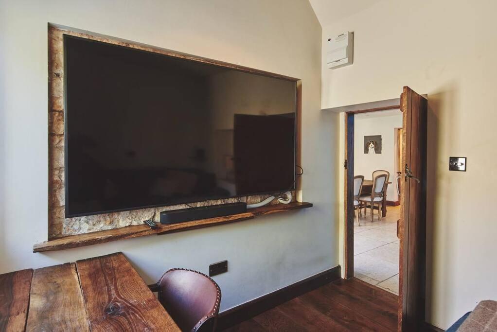 Large Stylish Luxury Cotswold Cottage - Ideal For Families, W/ Ev Charging Andoversford Exteriör bild